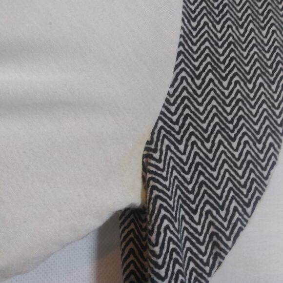 Tricot Chic Knit Cream and Black Long Sleeve Graphic Top Odd Art Luxury Size 10 - Picture 9 of 15